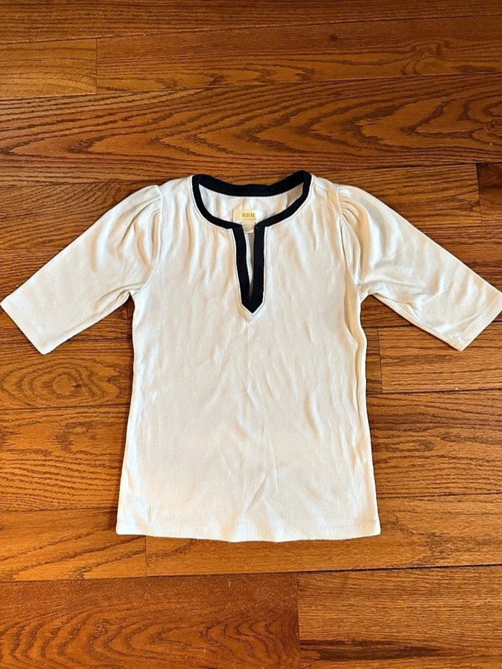 Maeve 3/4 Sleeve Top in White/off white with Black trim collar. Size XS
Like N